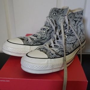 Converse high top textured sneakers Size 9